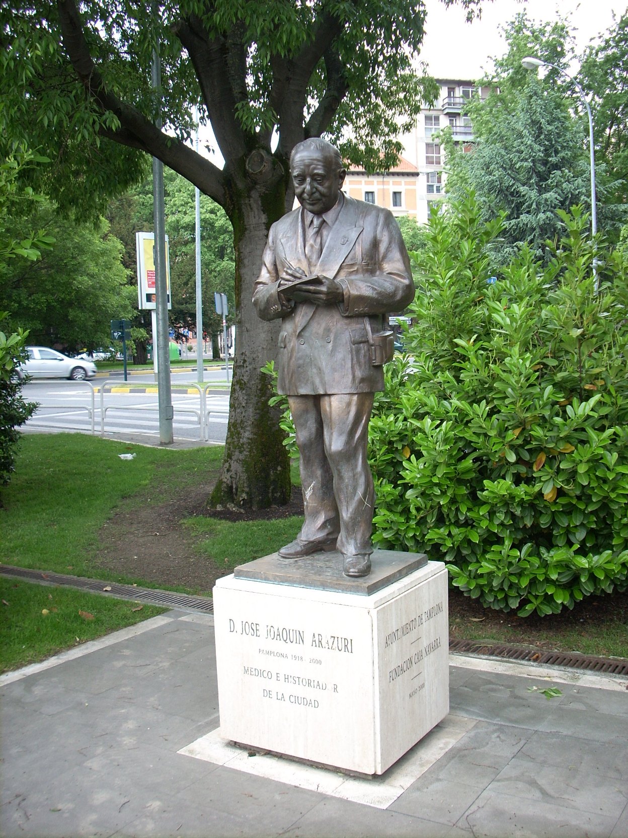 José Arazuri's monument, Pamplona (5).JPG